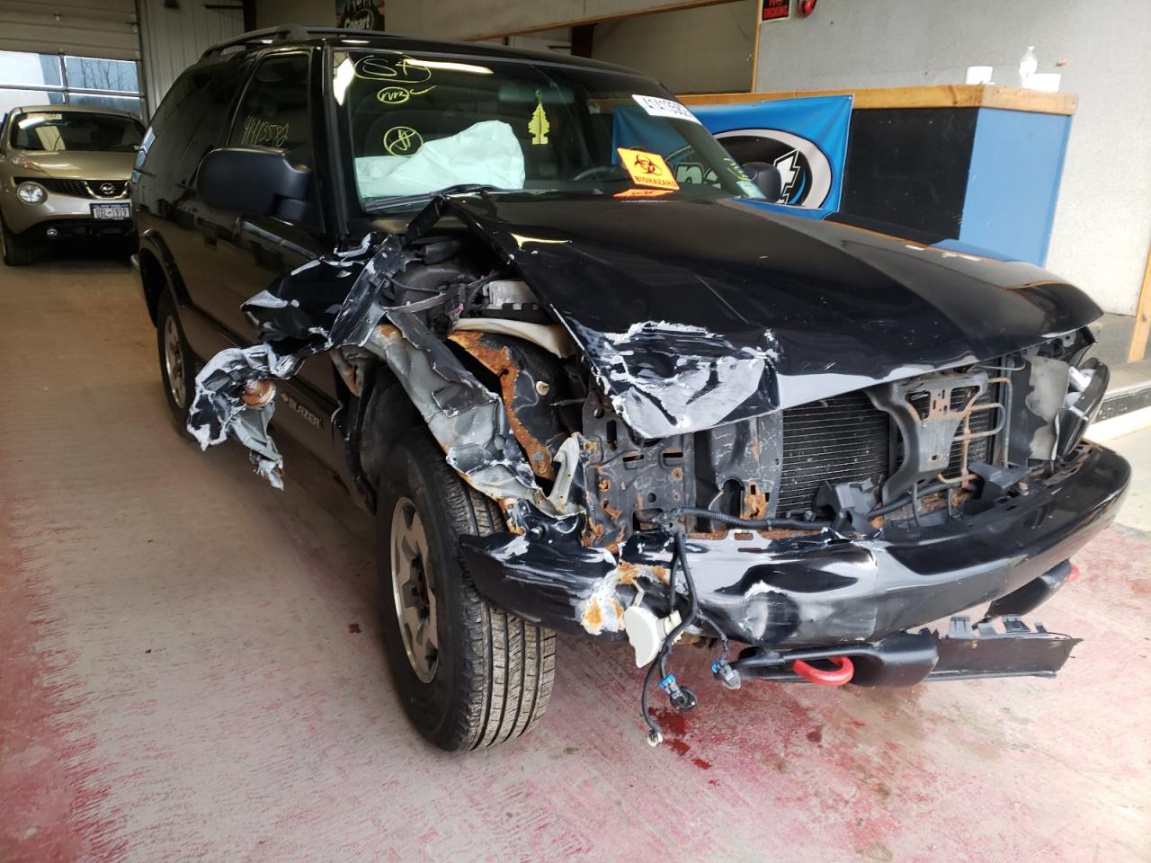 CHEVROLET BLAZER 2002 with VIN 1GNCT18W12K208180 - Photo from auction