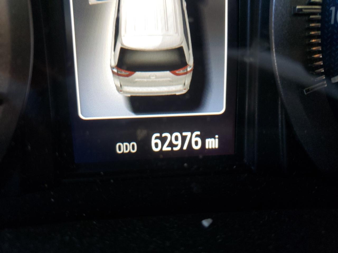 Photo 8 from auction – 2016 TOYOTA SIENNA XLE with VIN 5TDDK3DC3GS131688