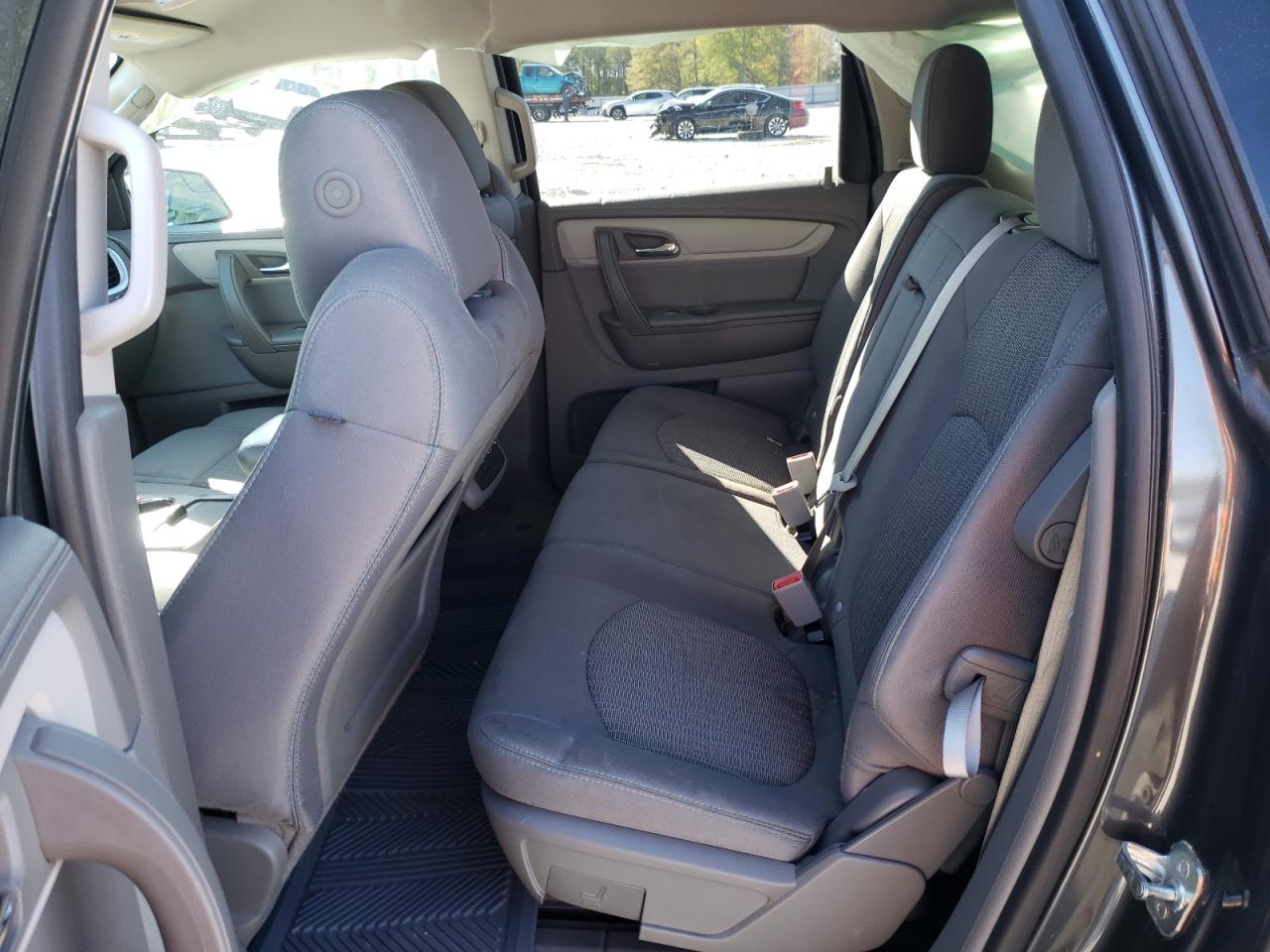 Photo 6 from auction – 2014 CHEVROLET TRAVERSE L with VIN 1GNKRFKD5EJ271677