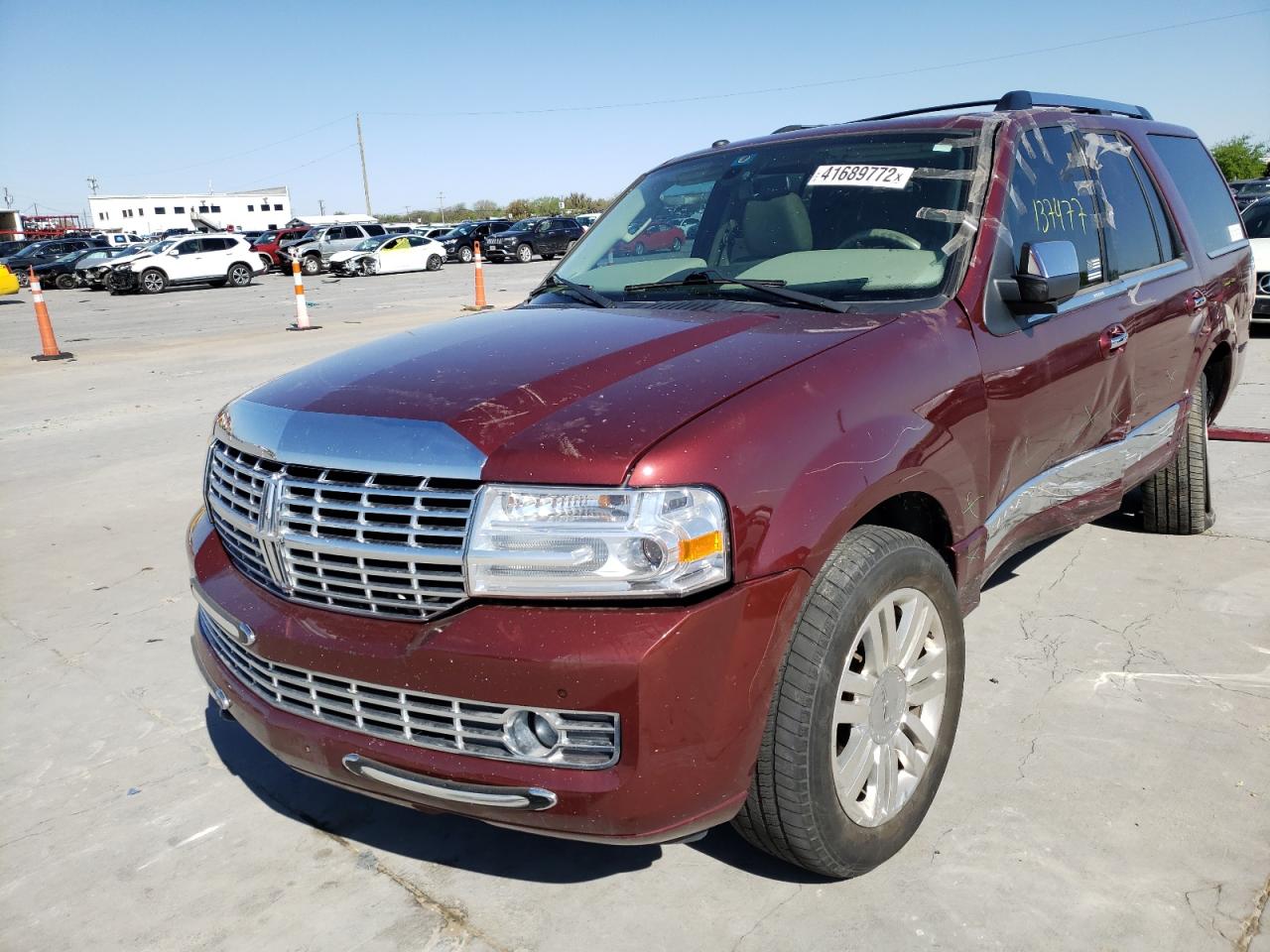 Photo 2 from auction – 2012 LINCOLN NAVIGATOR with VIN 5LMJJ2J52CEL05989