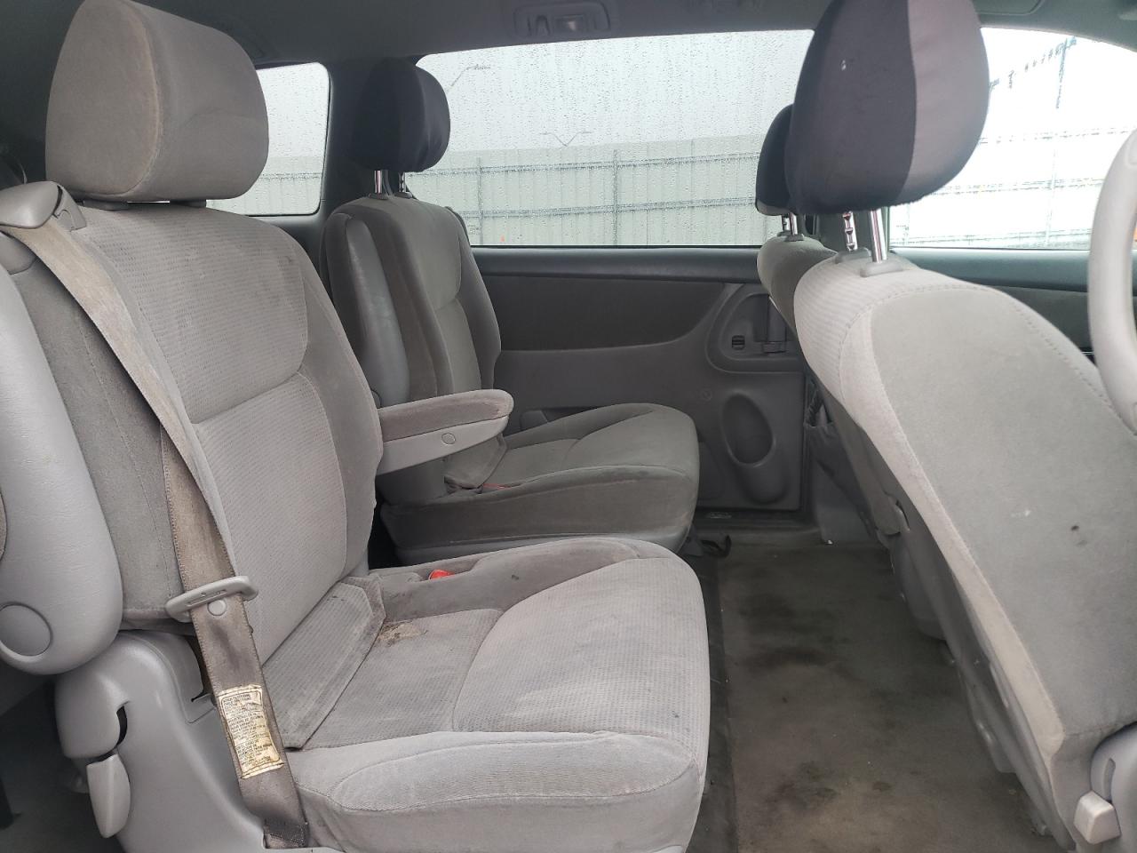 Photo 6 from auction – 2004 TOYOTA SIENNA CE with VIN 5TDZA23C44S014492