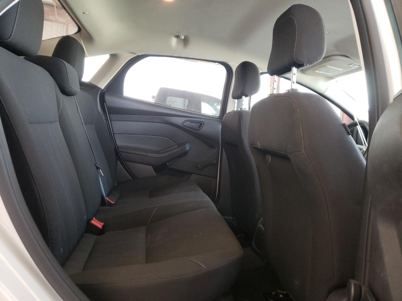 Photo 6 from auction – 2016 FORD FOCUS S with VIN 1FADP3E28GL261562