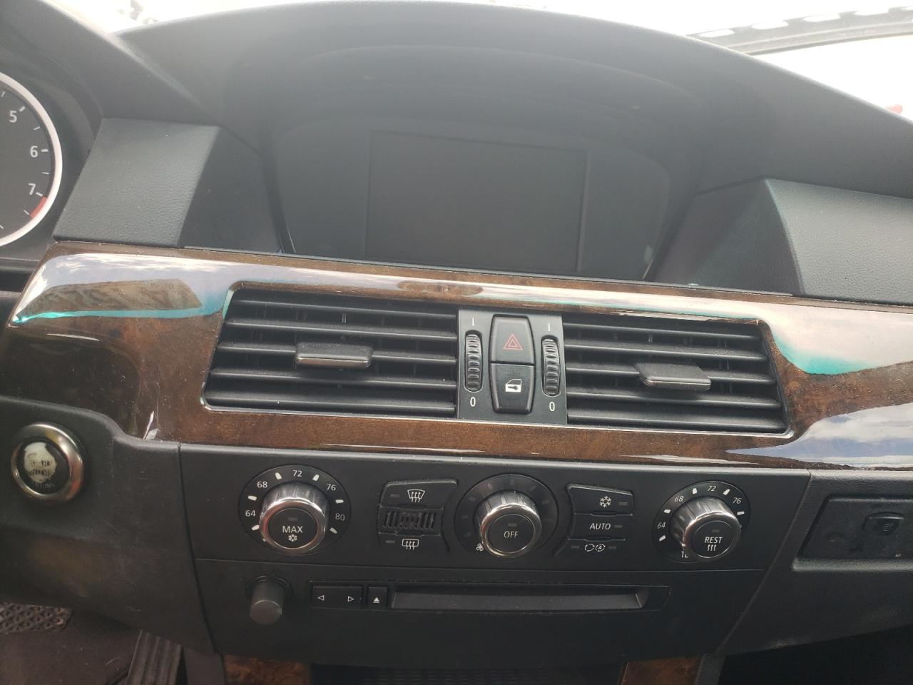 Photo 9 from auction – 2006 BMW 530 I with VIN WBANE73556CM41781