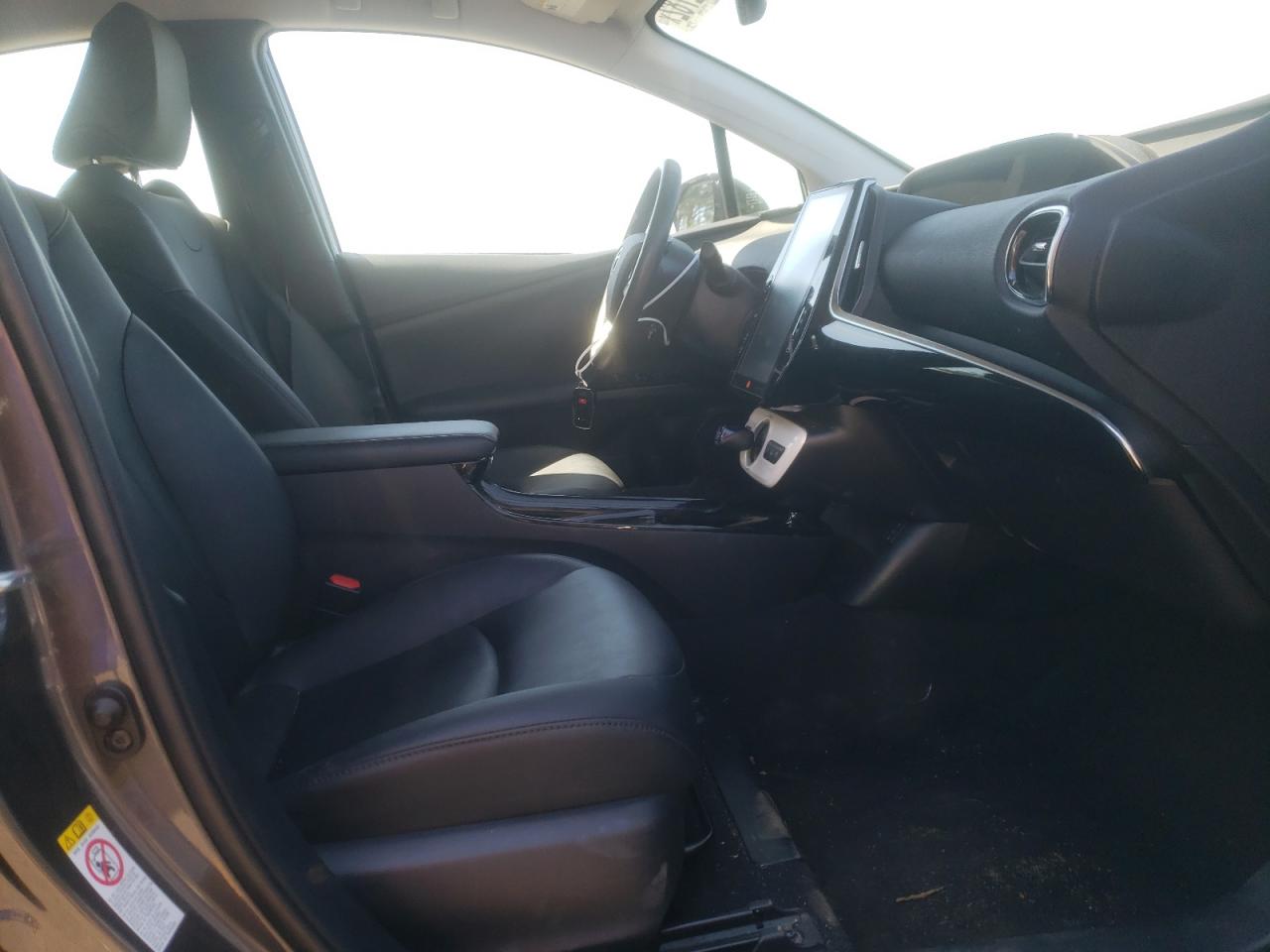 Photo 5 from auction – 2017 TOYOTA PRIUS PRIM with VIN JTDKARFP9H3057628