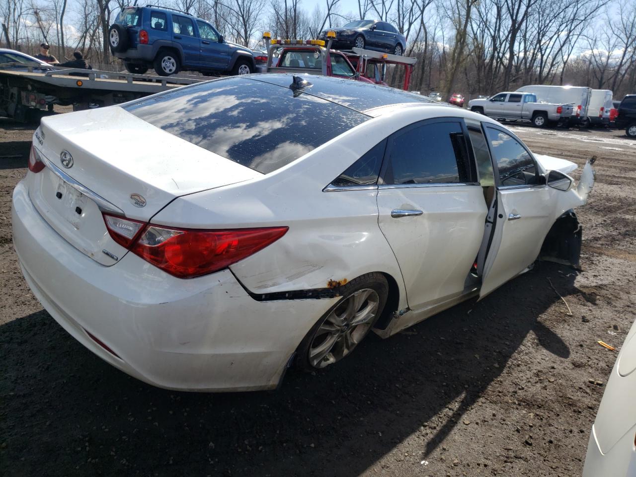 Photo 4 from auction – 2012 HYUNDAI SONATA SE with VIN 5NPEC4AC4CH463621