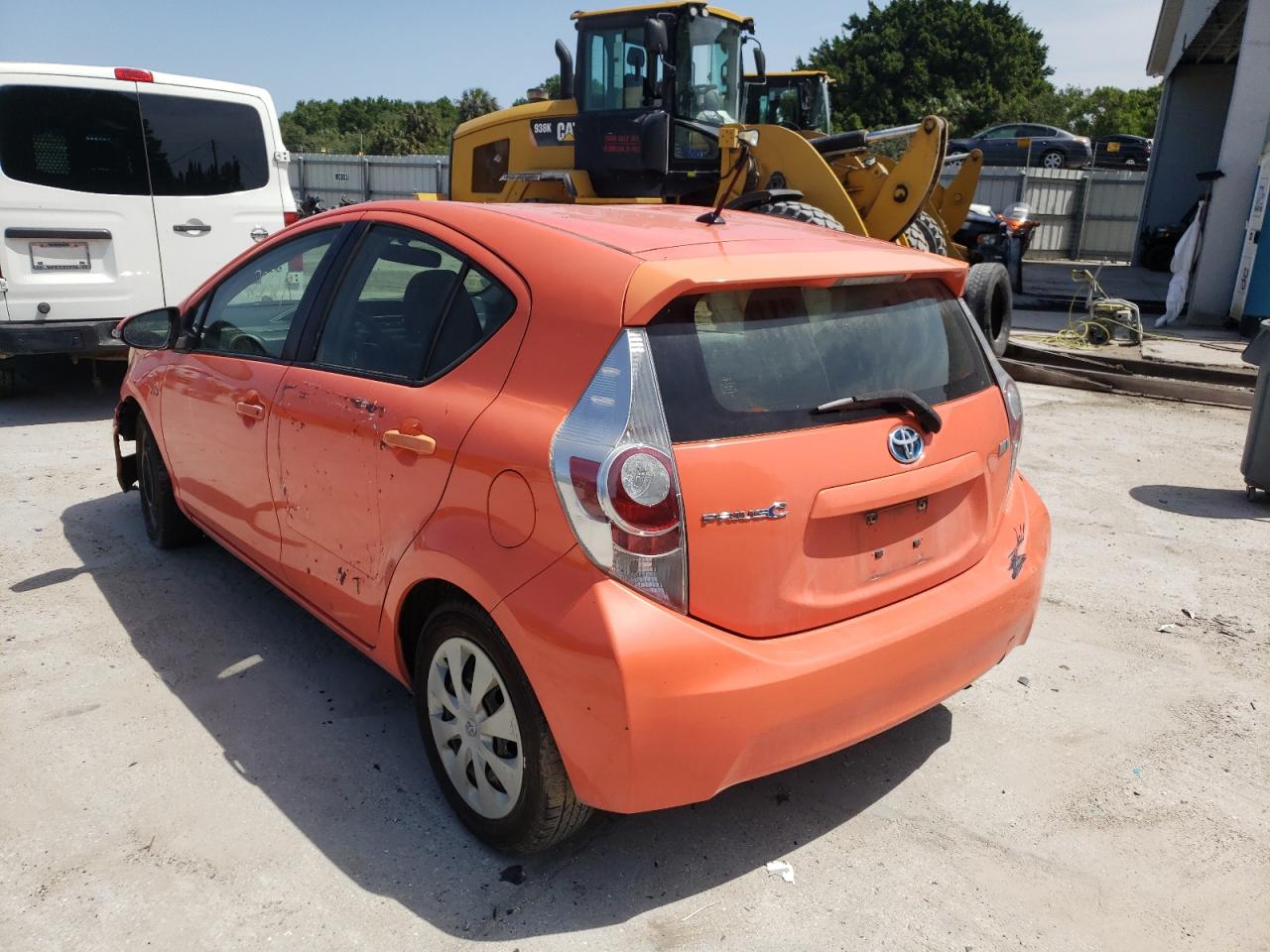 Photo 3 from auction – 2013 TOYOTA PRIUS C with VIN JTDKDTB38D1031759