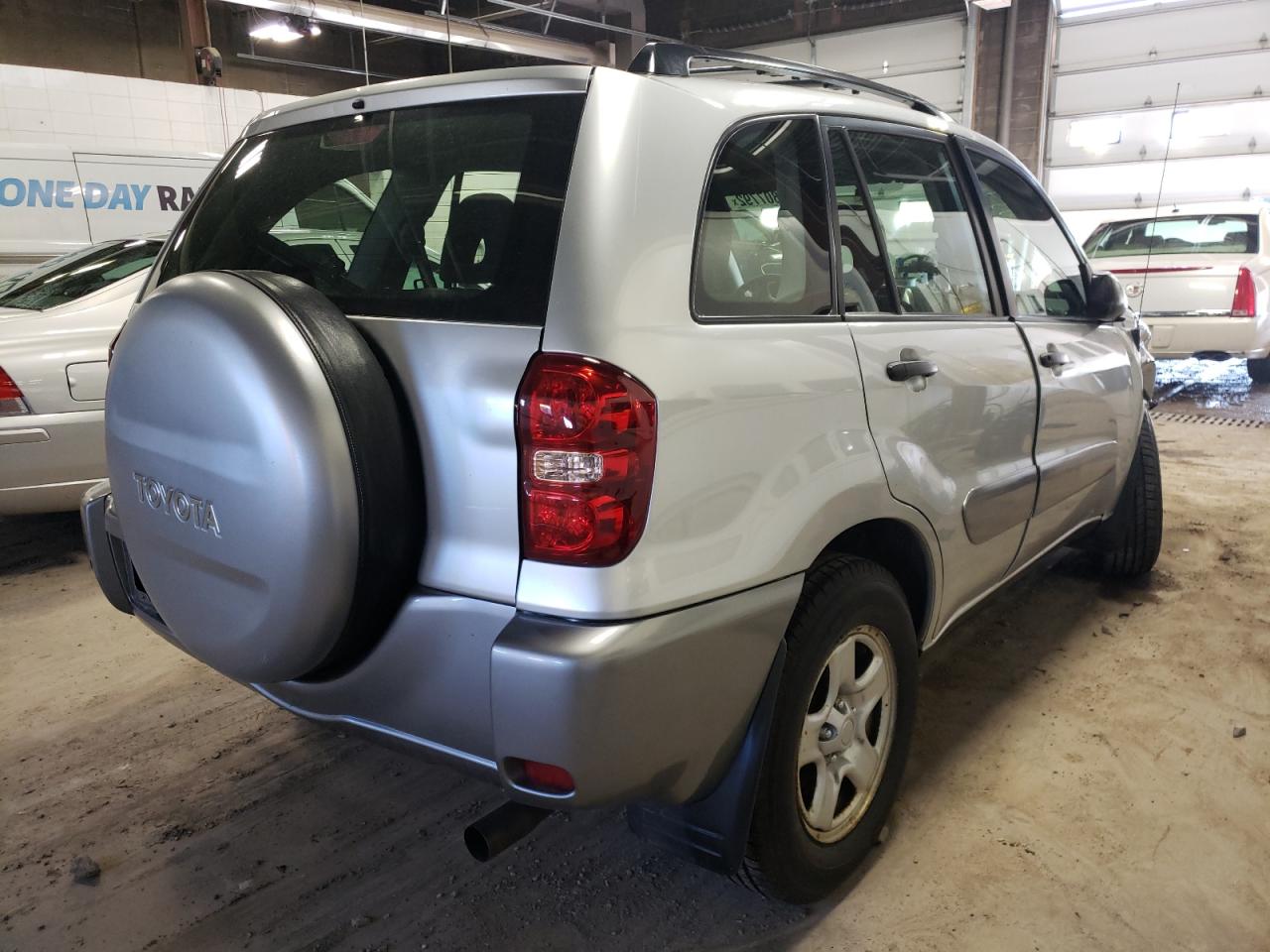Photo 4 from auction – 2005 TOYOTA RAV4 with VIN JTEGD20V450068945