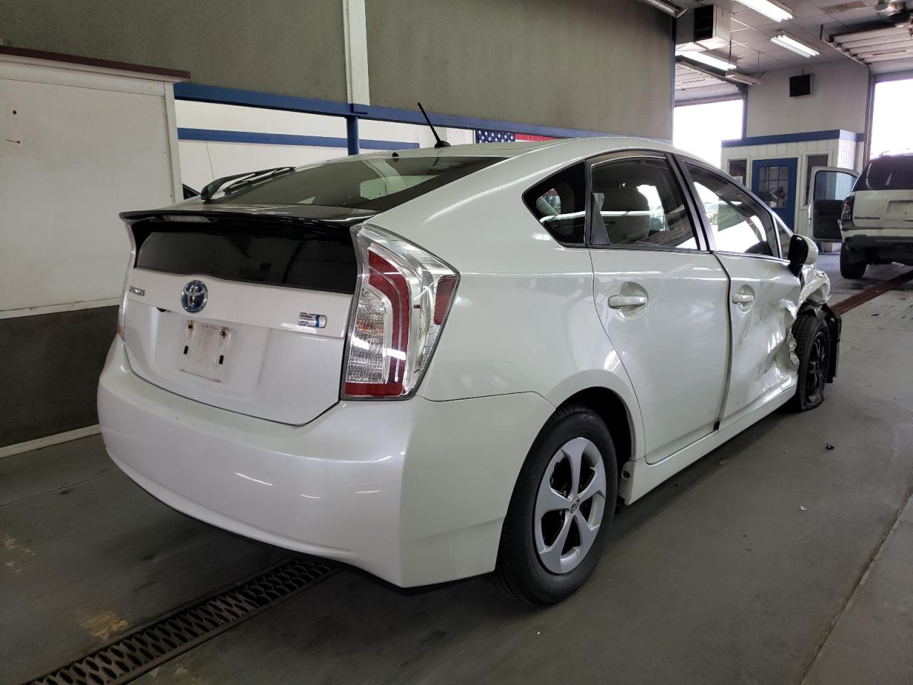 Photo 4 from auction – 2015 TOYOTA PRIUS with VIN JTDKN3DU9F0454782
