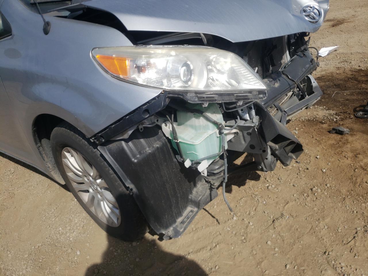 Photo 9 from auction – 2014 TOYOTA SIENNA XLE with VIN 5TDYK3DC2ES441698