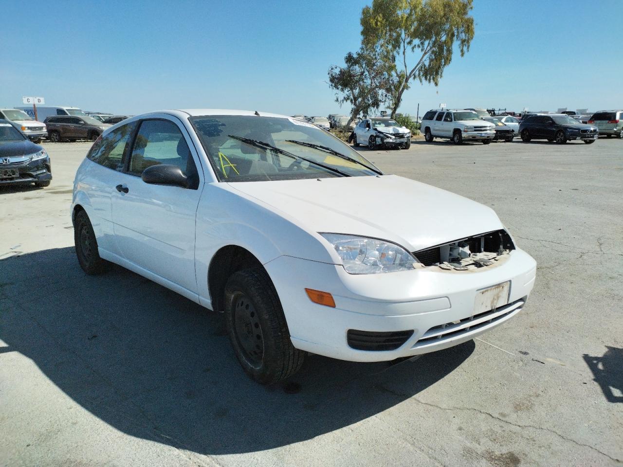 Photo 1 from auction – 2005 FORD FOCUS ZX3 with VIN 3FAFP31N05R111467