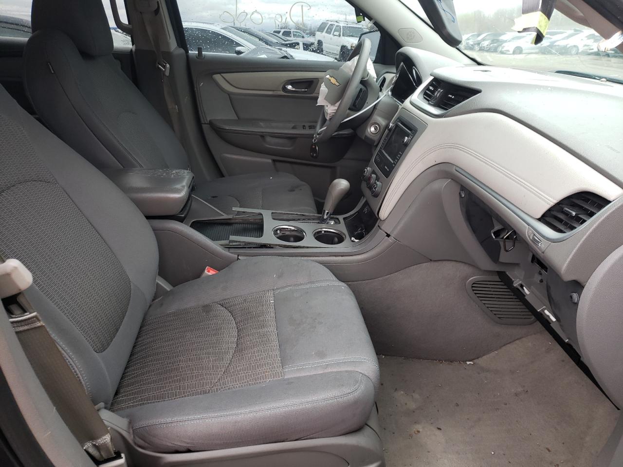 Photo 5 from auction – 2015 CHEVROLET TRAVERSE L with VIN 1GNKRFKD5FJ370534