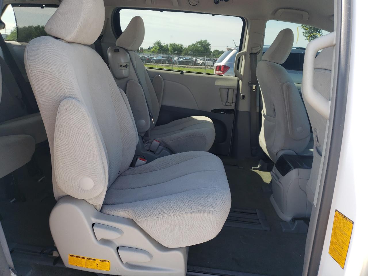 Photo 6 from auction – 2011 TOYOTA SIENNA LE with VIN 5TDKK3DC9BS162203