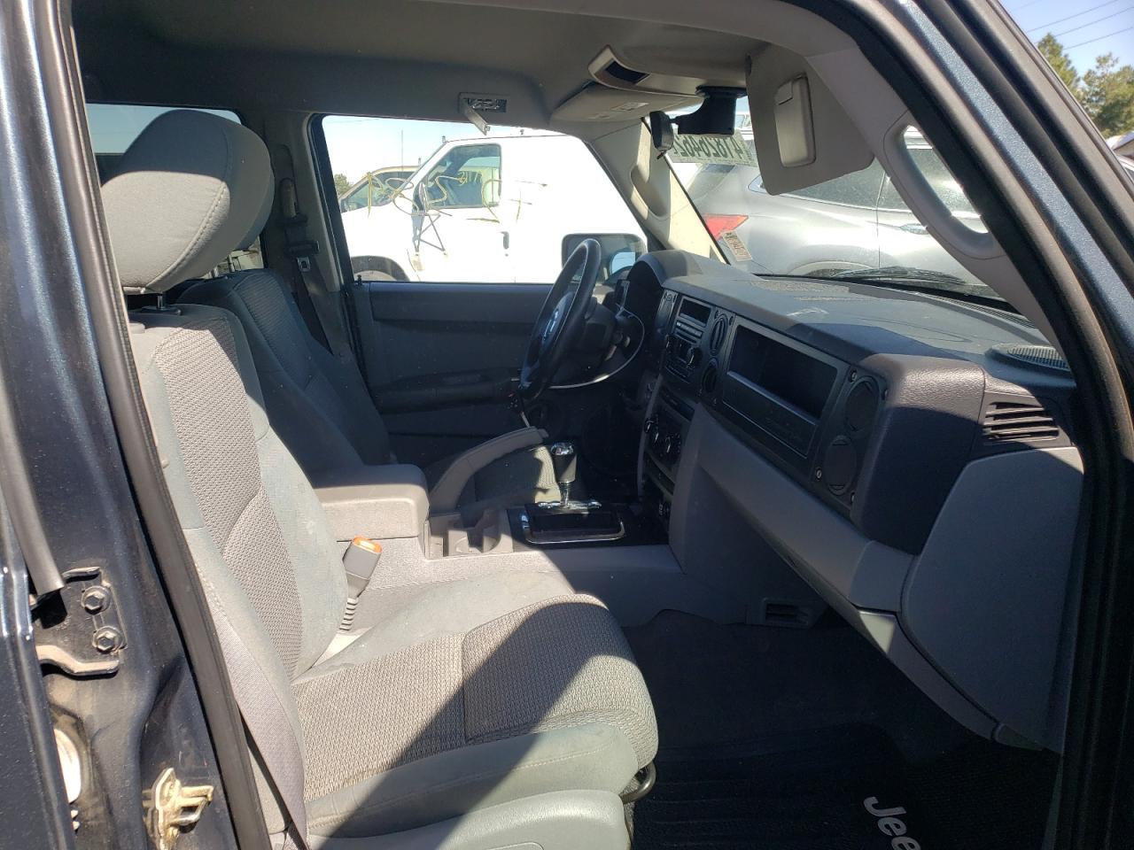 Photo 5 from auction – 2007 JEEP COMMANDER with VIN 1J8HG48K57C647717