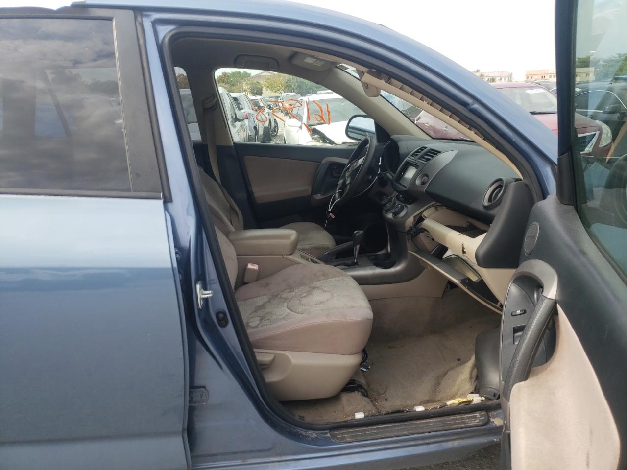 Photo 5 from auction – 2006 TOYOTA RAV4 with VIN JTMZD33V865008783