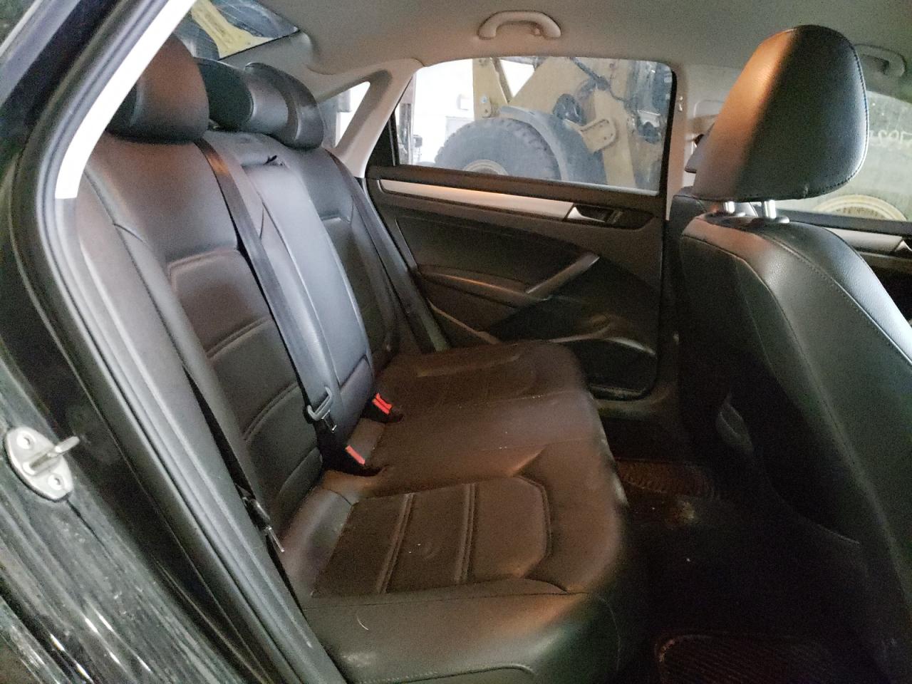 Photo 6 from auction – 2015 VOLKSWAGEN PASSAT S with VIN 1VWAT7A33FC018252