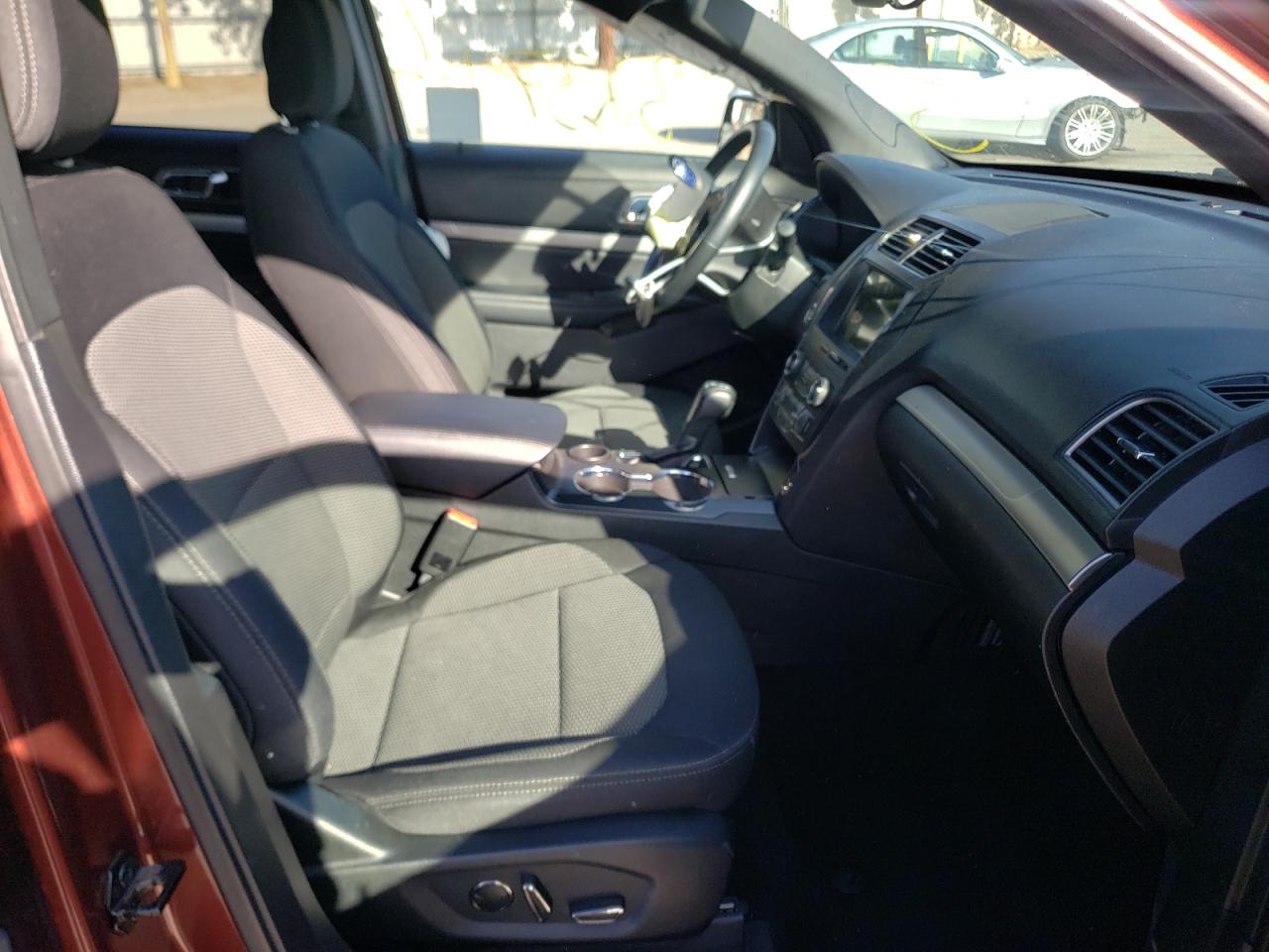 Photo 5 from auction – 2018 FORD EXPLORER X with VIN 1FM5K7D80JGC33471