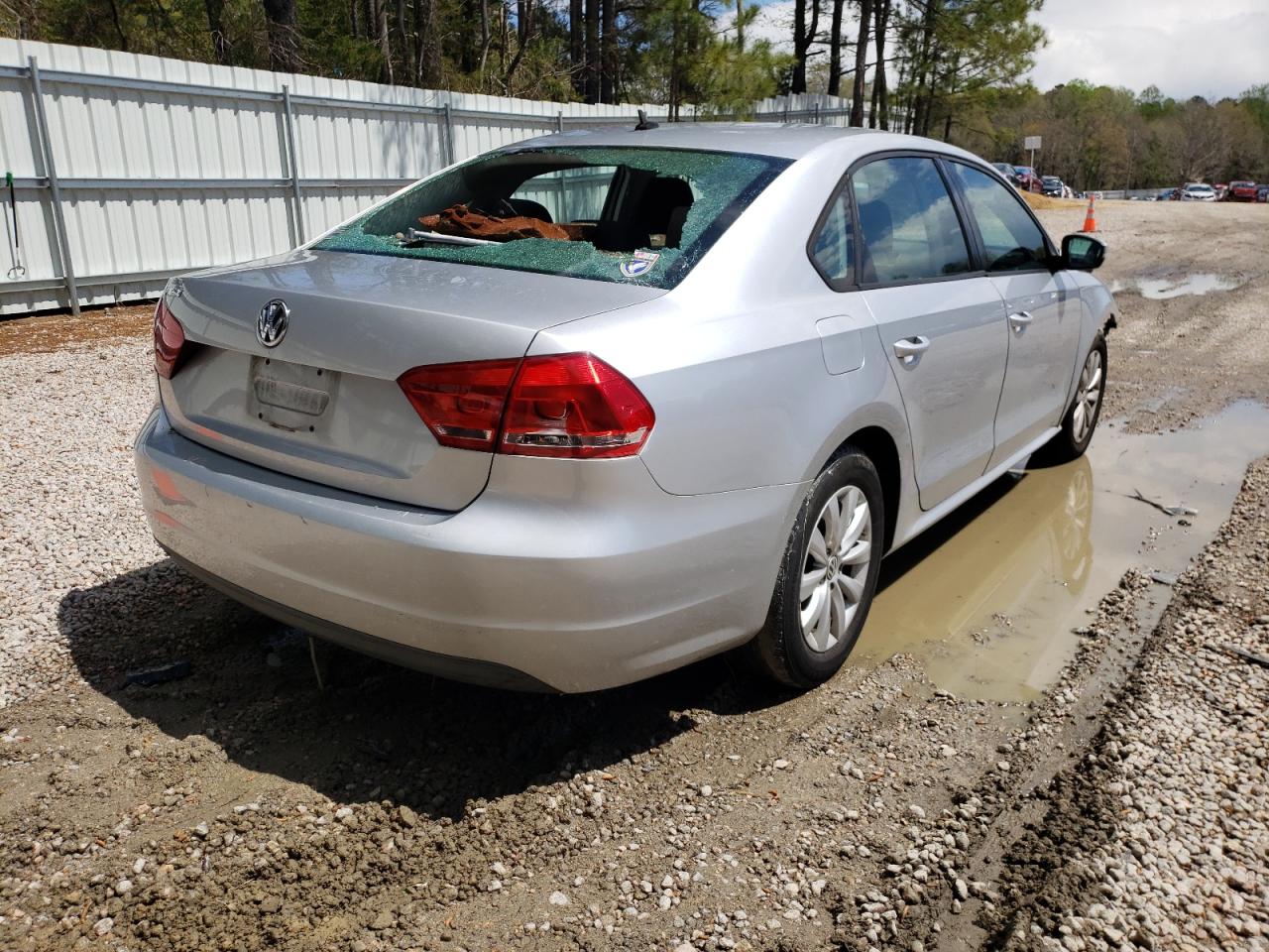 Photo 4 from auction – 2013 VOLKSWAGEN PASSAT S with VIN 1VWAP7A33DC057148