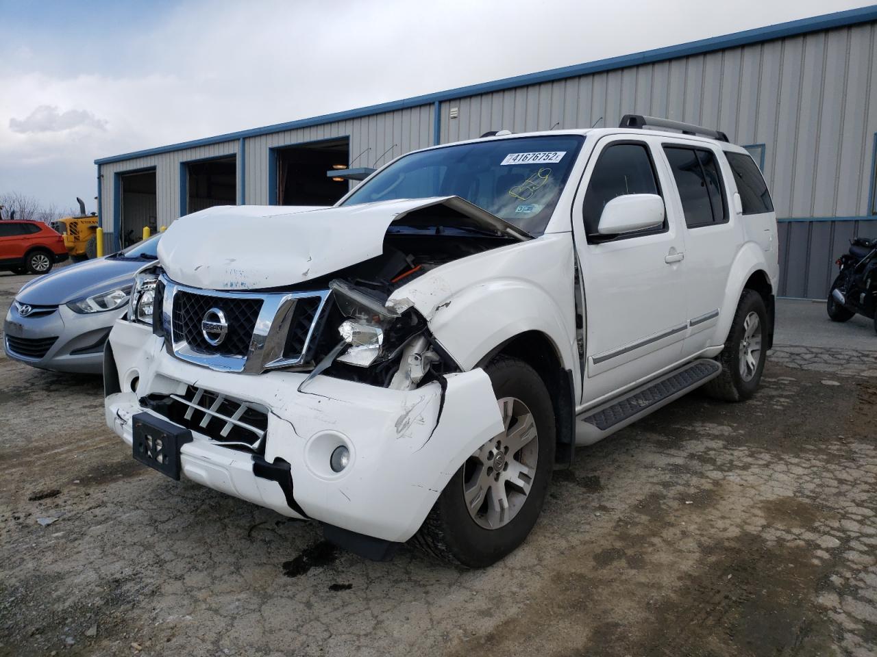 Photo 2 from auction – 2011 NISSAN PATHFINDER with VIN 5N1AR1NNXBC633669