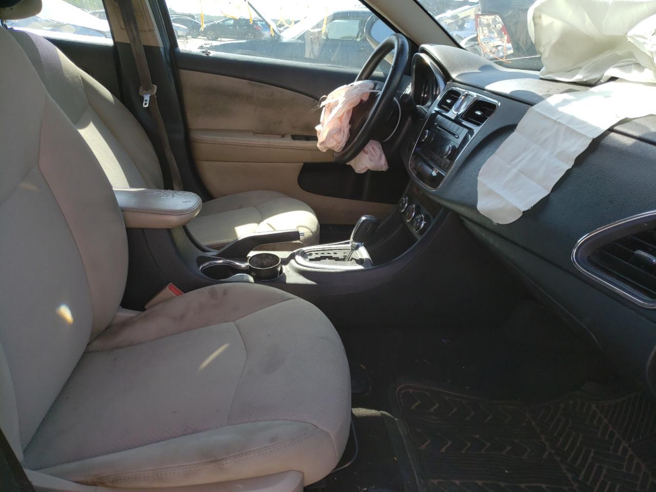 Photo 5 from auction – 2012 CHRYSLER 200 LX with VIN 1C3CCBAB1CN222848