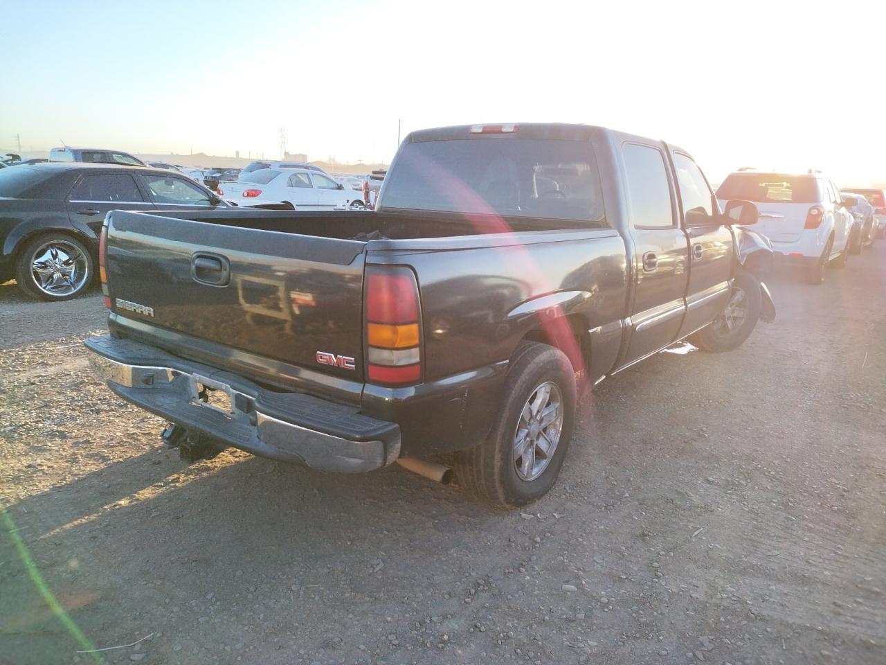 Photo 4 from auction – 2005 GMC NEW SIERRA with VIN 2GTEC13T551146561