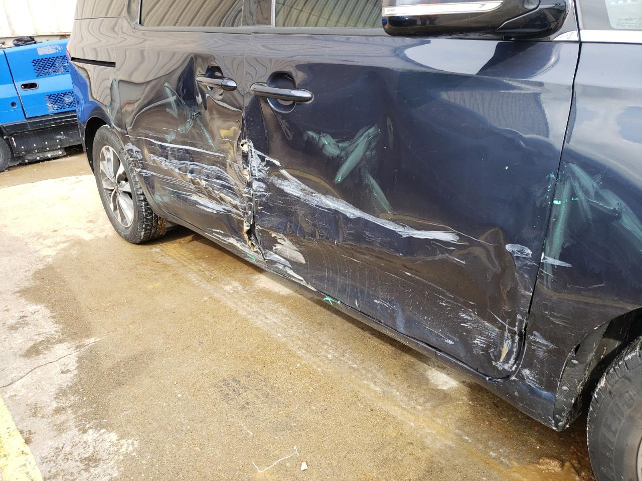 Photo 9 from auction – 2015 KIA SEDONA EX with VIN KNDMC5C15F6019532