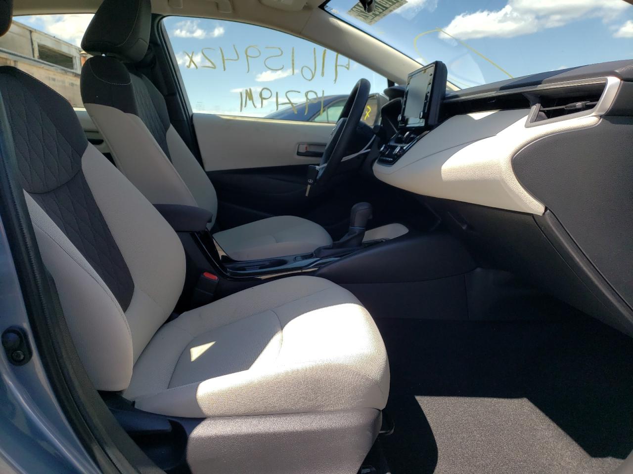 Photo 5 from auction – 2022 TOYOTA COROLLA LE with VIN JTDEPMAE3NJ208104