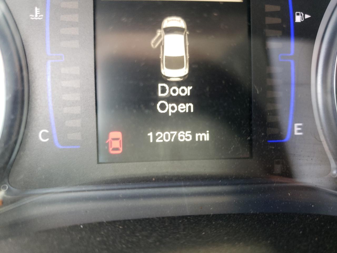 Photo 8 from auction – 2015 CHRYSLER 200 LIMITE with VIN 1C3CCCABXFN633420
