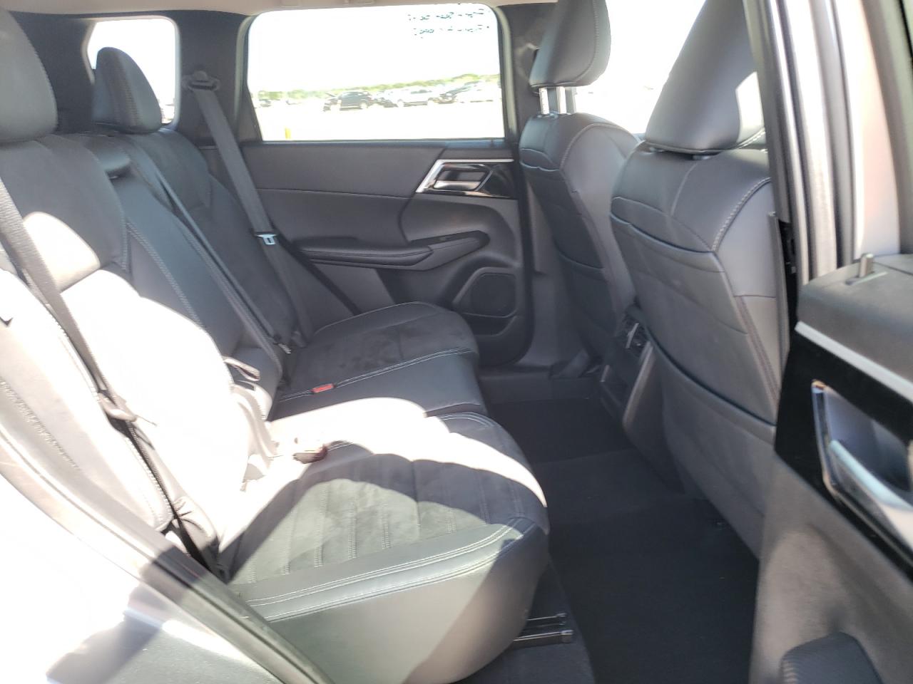 Photo 6 from auction – 2022 MITSUBISHI OUTLANDER with VIN JA4J3UA85NZ031894
