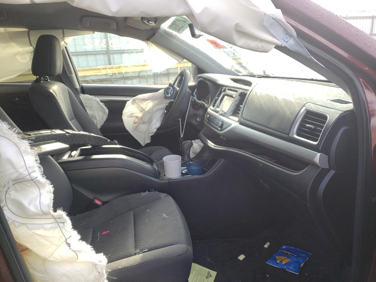 Photo 5 from auction – 2016 TOYOTA HIGHLANDER with VIN 5TDBKRFH3GS249744