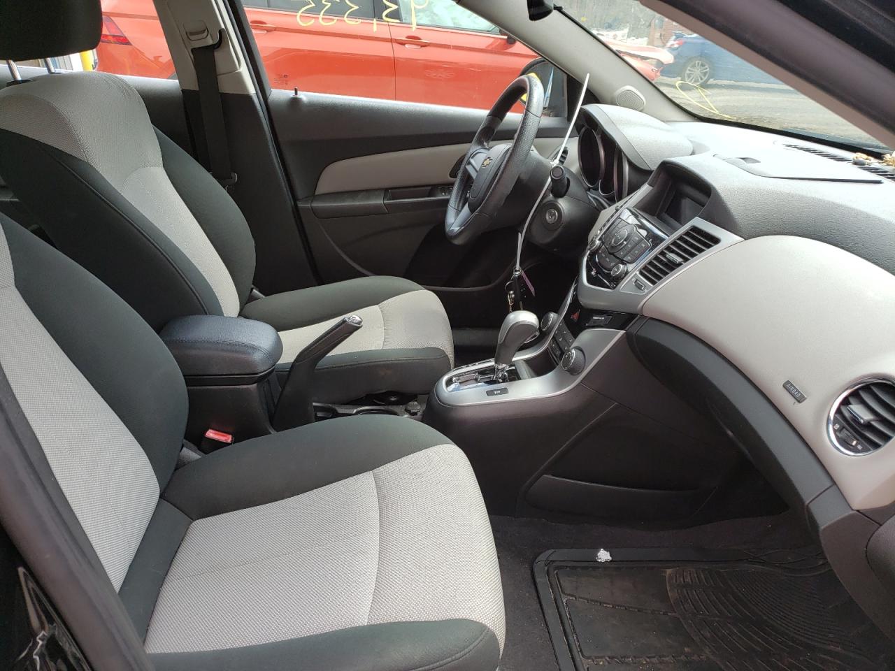 Photo 5 from auction – 2011 CHEVROLET CRUZE LS with VIN 1G1PC5SH3B7236828