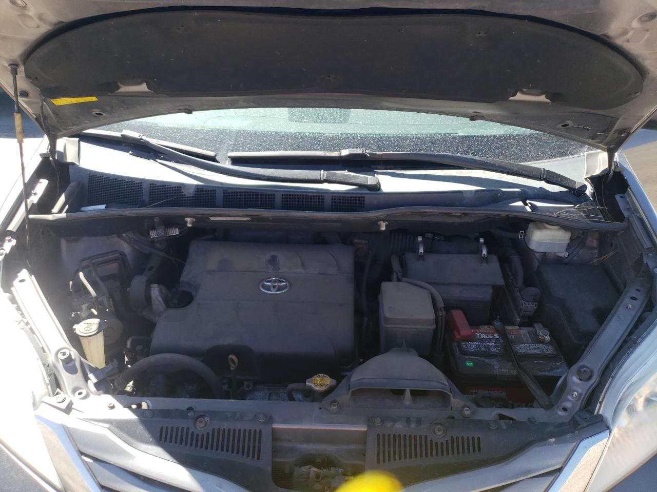 Photo 7 from auction – 2011 TOYOTA SIENNA XLE with VIN 5TDYK3DC1BS063434