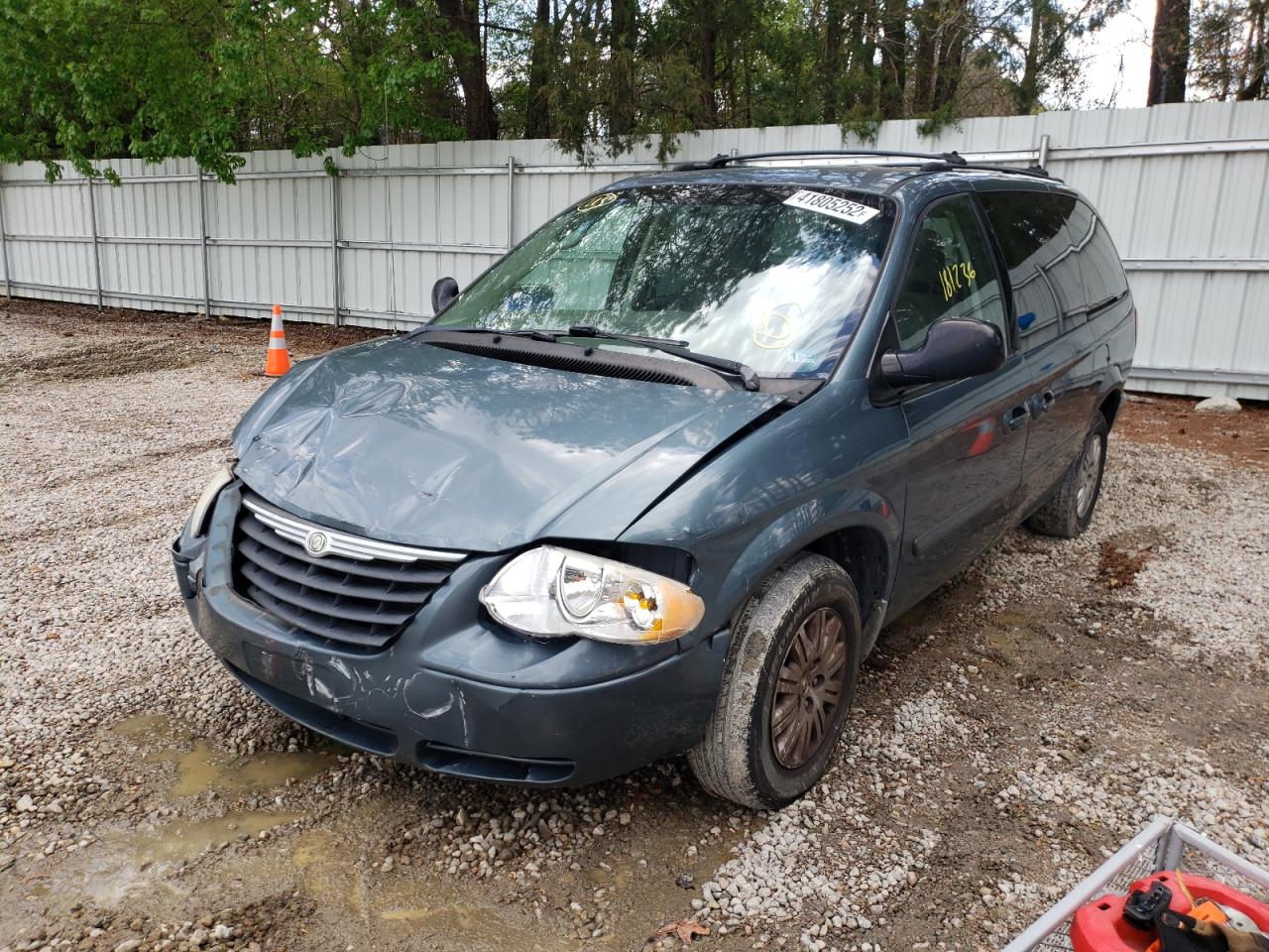 Photo 2 from auction – 2007 CHRYSLER TOWN & COU with VIN 2A4GP44R17R178391