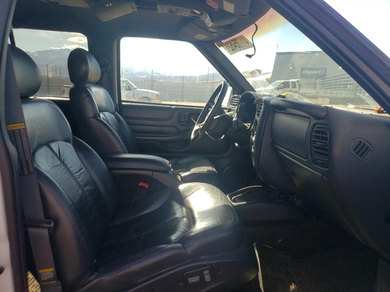 Photo 5 from auction – 2000 CHEVROLET BLAZER with VIN 1GNDT13W0Y2139258