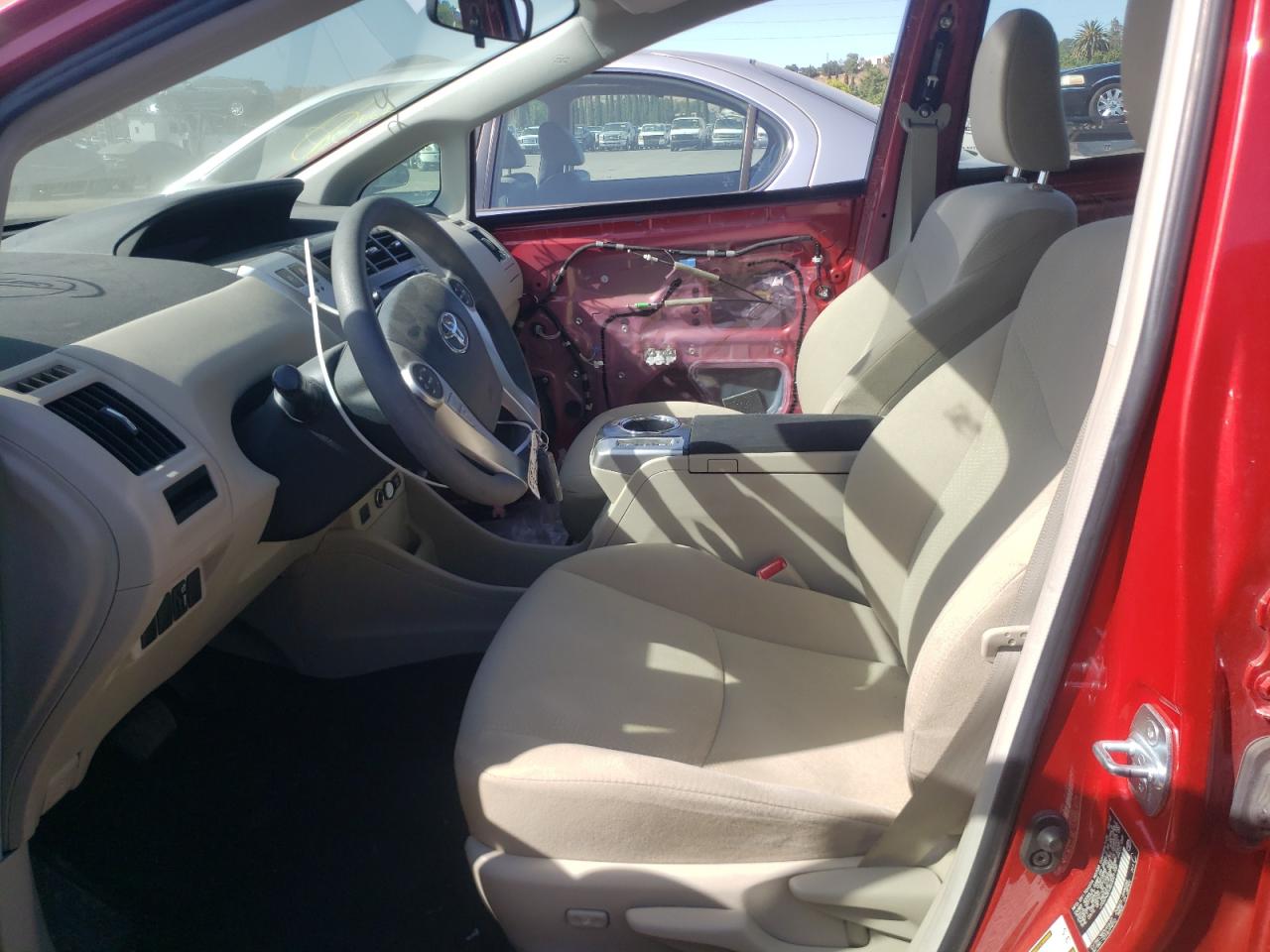 Photo 5 from auction – 2013 TOYOTA PRIUS V with VIN JTDZN3EU8D3221100