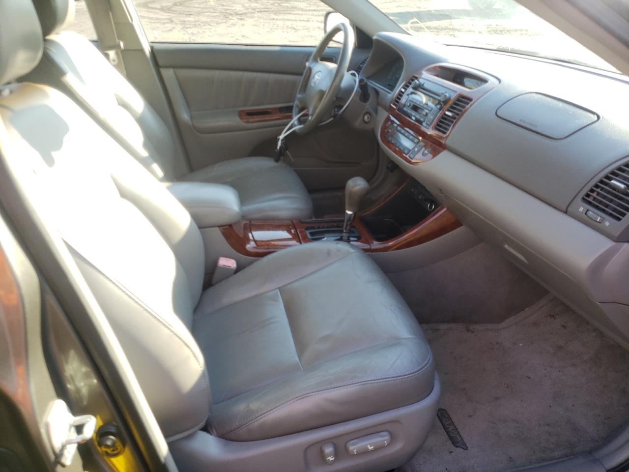 Photo 5 from auction – 2004 TOYOTA CAMRY LE with VIN 4T1BF30K14U586101