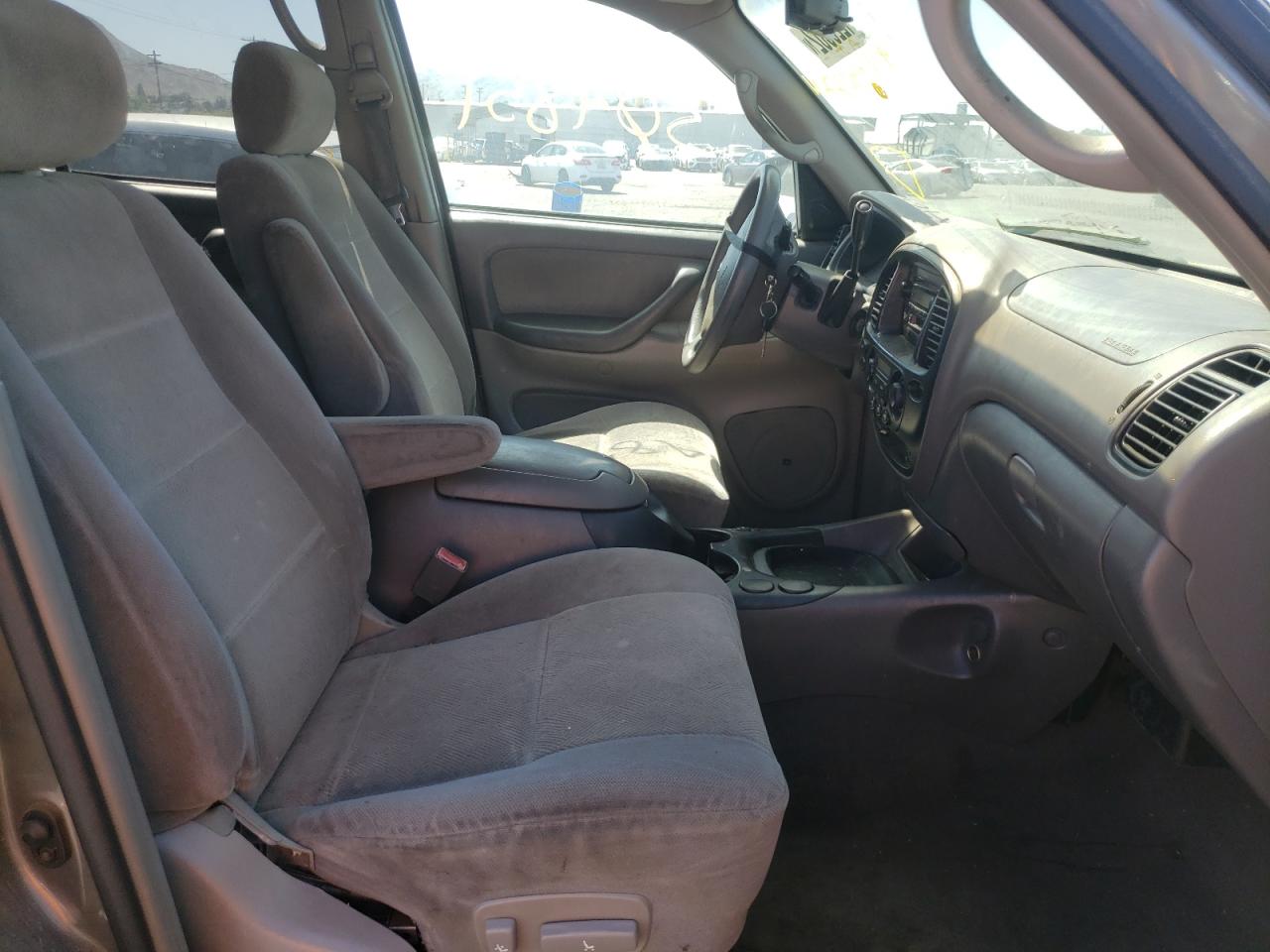 Photo 5 from auction – 2004 TOYOTA SEQUOIA SR with VIN 5TDZT34A24S235196