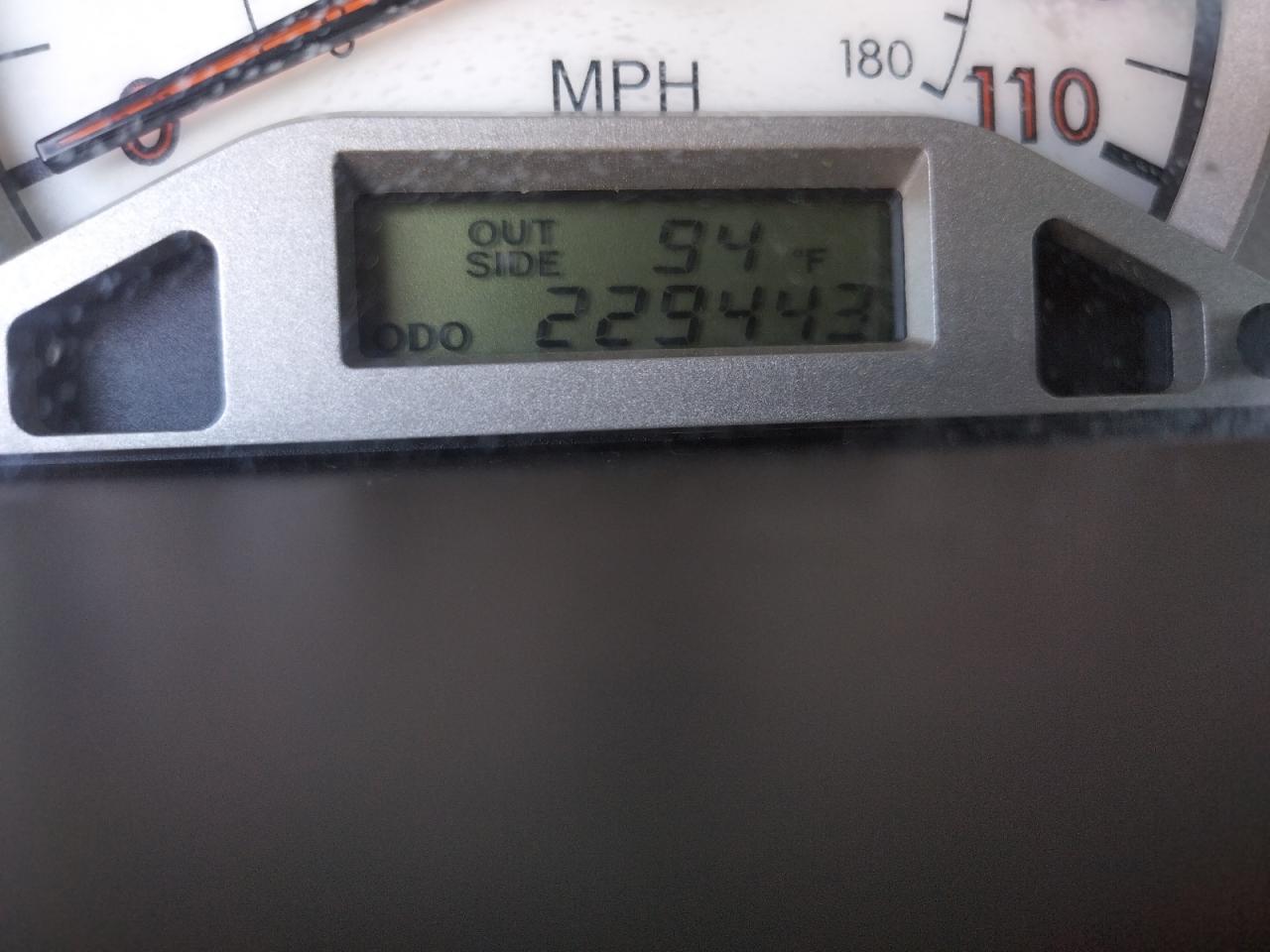 Photo 8 from auction – 2005 TOYOTA COROLLA CE with VIN 1NXBR32EX5Z464000