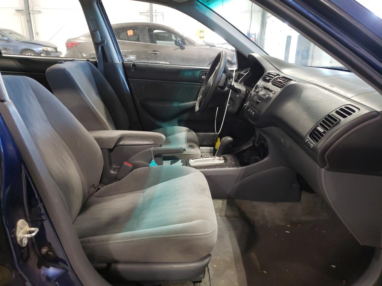 Photo 5 from auction – 2005 HONDA CIVIC LX with VIN 2HGES16615H502585