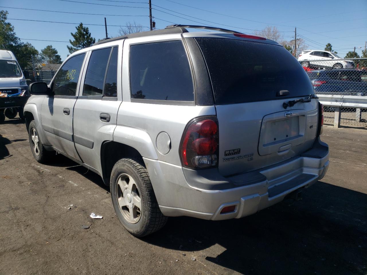 Photo 3 from auction – 2005 CHEVROLET TRAILBLAZE with VIN 1GNDT13S352331363