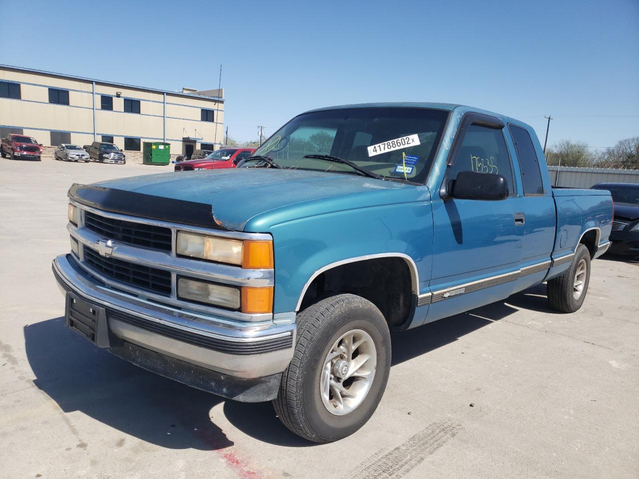 Photo 2 from auction – 1997 CHEVROLET GMT-400 C1 with VIN 2GCEC19M8V1292825