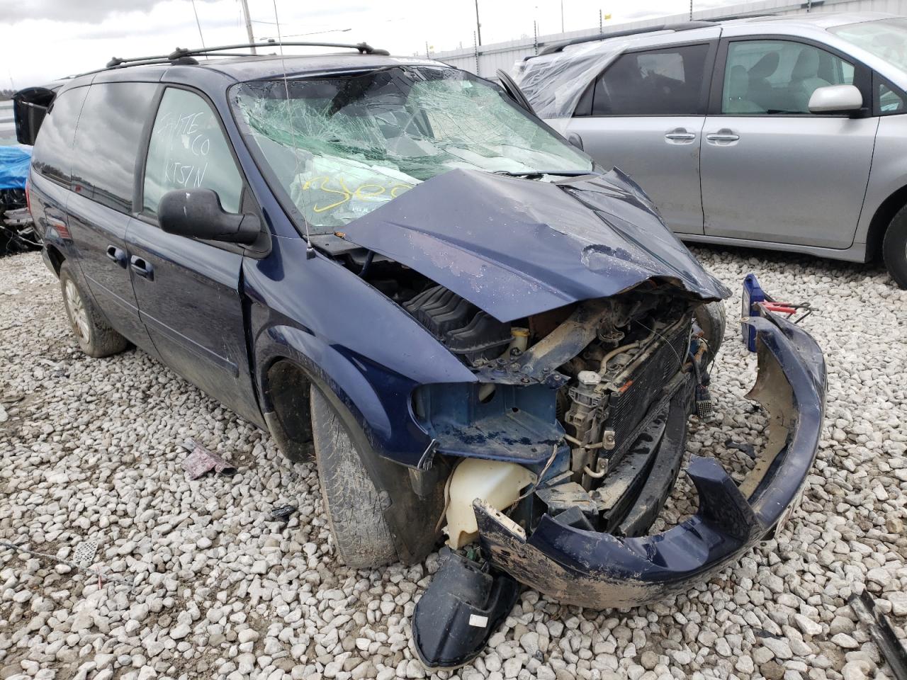 CHRYSLER TOWN & COU 2005 with VIN 2C4GP44R95R430567 - Photo from auction