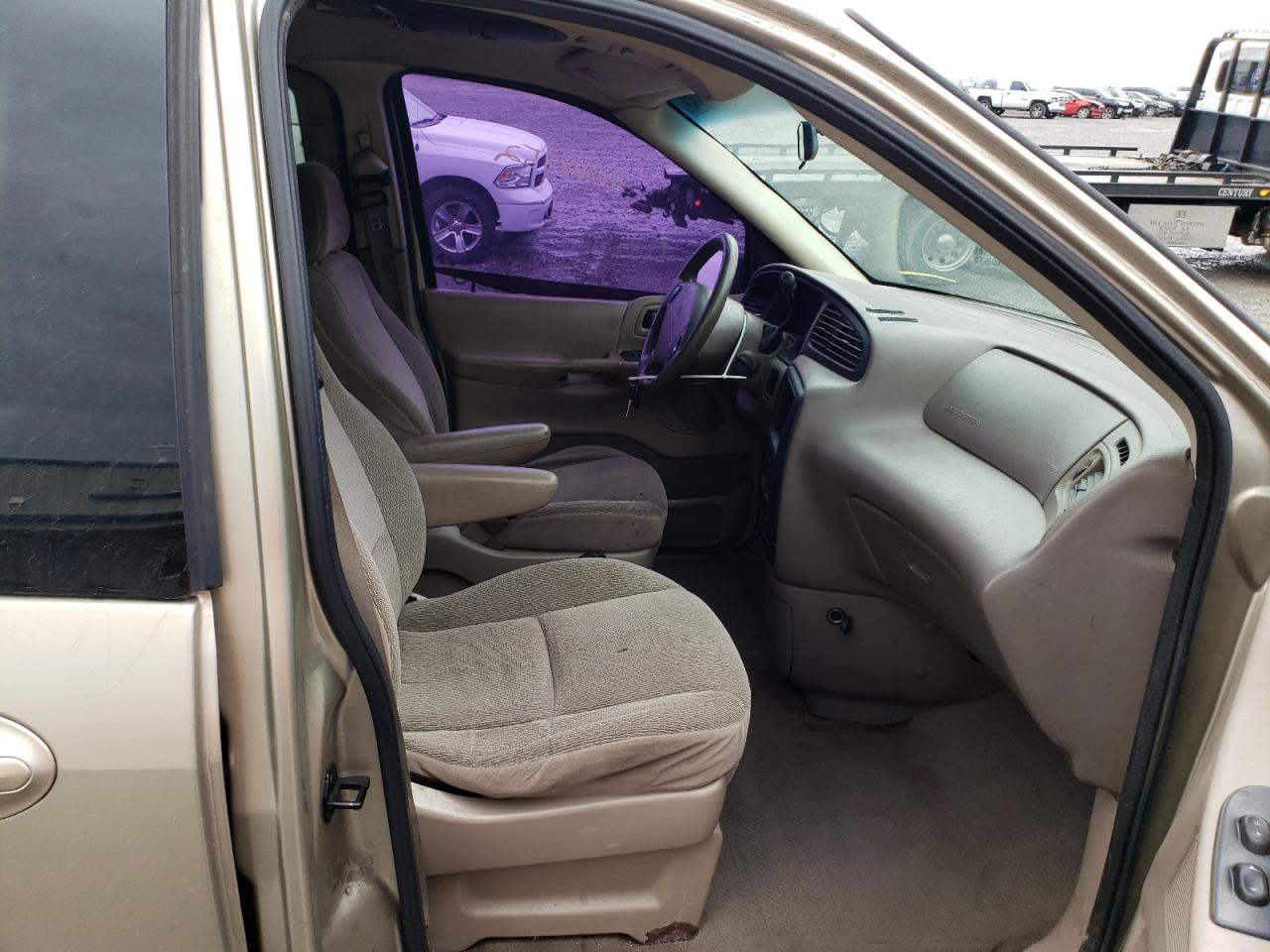 Photo 5 from auction – 2000 FORD WINDSTAR S with VIN 2FMDA5345YBB26791
