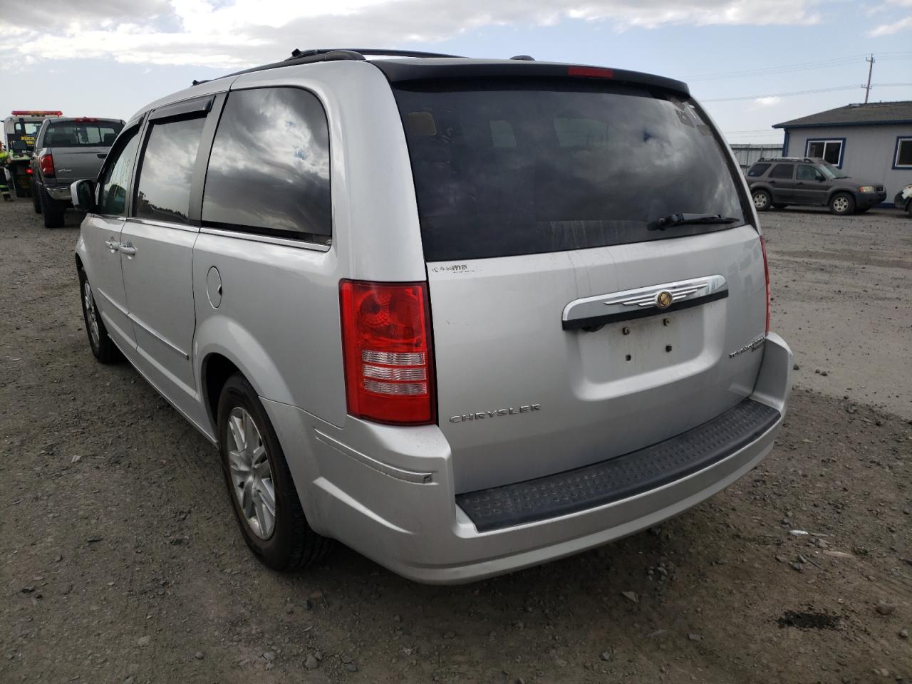 Photo 3 from auction – 2010 CHRYSLER TOWN & COU with VIN 2A4RR5D13AR299157