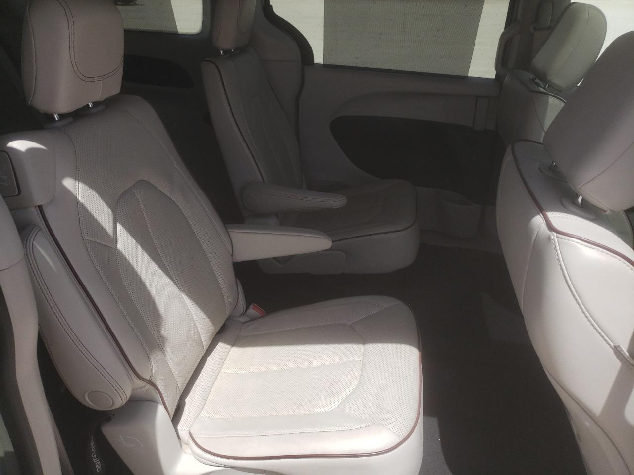 Photo 6 from auction – 2020 CHRYSLER PACIFICA L with VIN 2C4RC1GG5LR187012