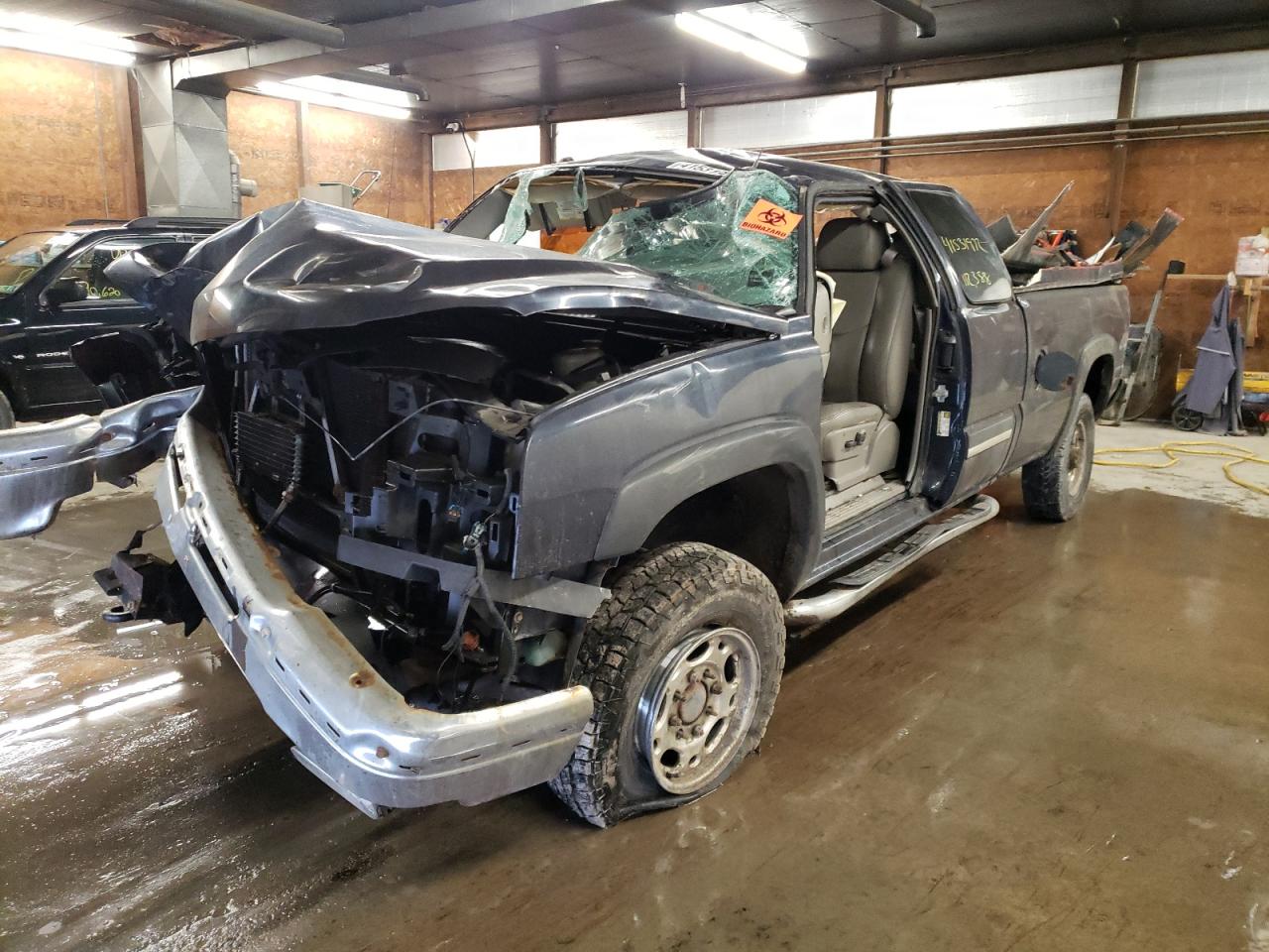 Photo 2 from auction – 2005 CHEVROLET SILVERADO with VIN 1GCHK29G65E215126