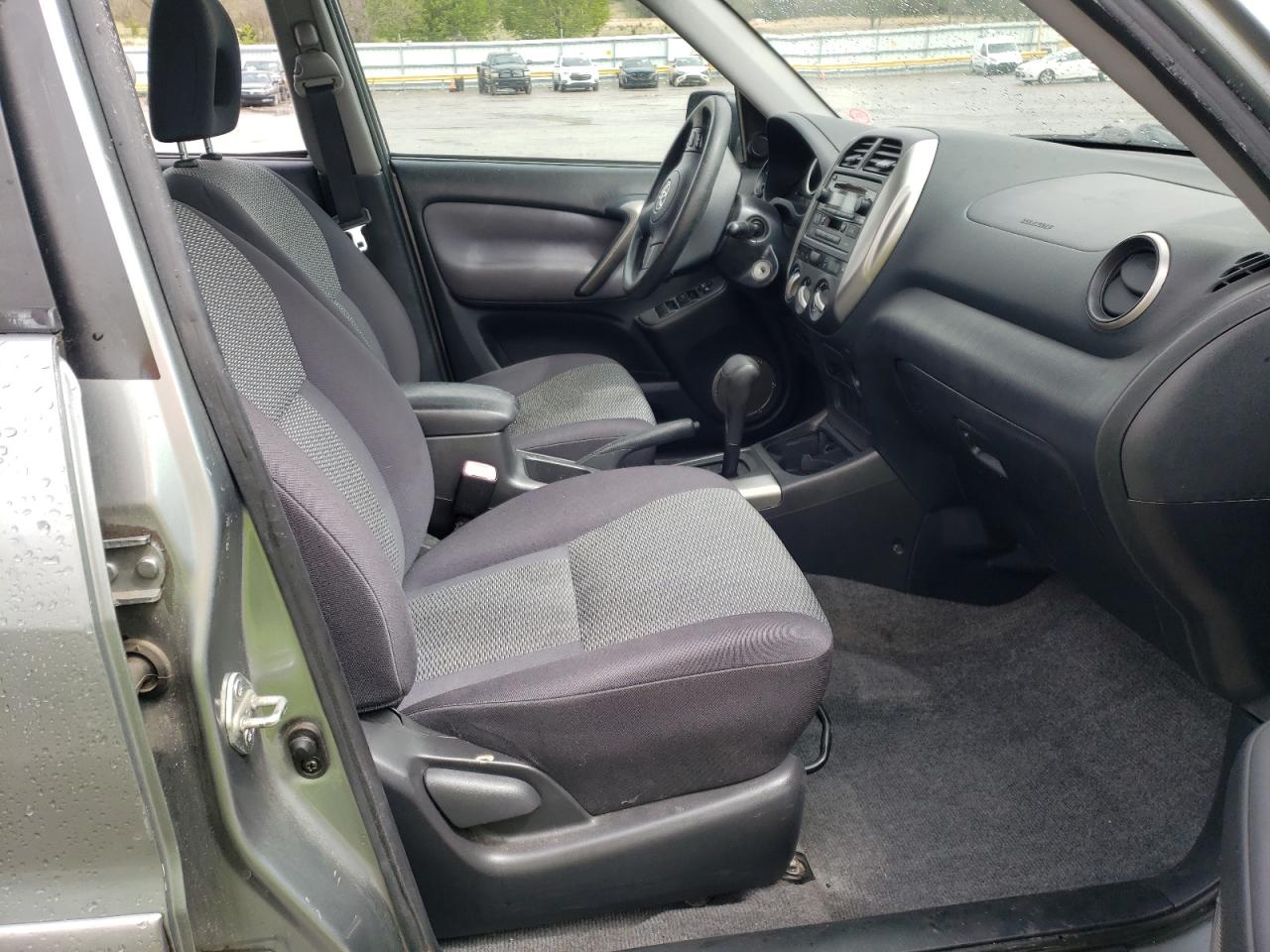 Photo 5 from auction – 2005 TOYOTA RAV4 with VIN JTEGD20V350065311