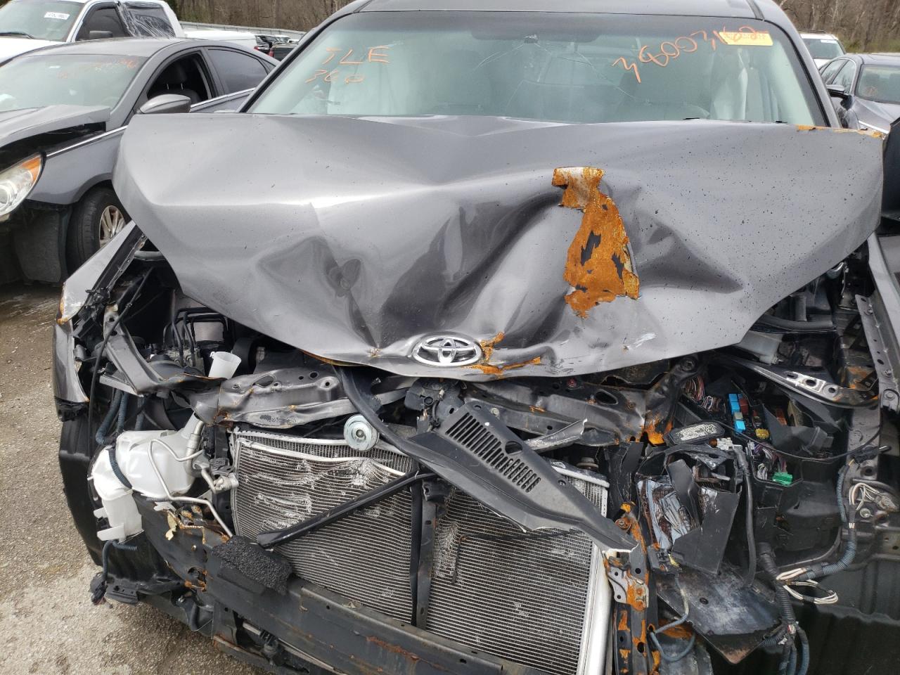 Photo 7 from auction – 2014 TOYOTA SIENNA XLE with VIN 5TDYK3DC5ES435720