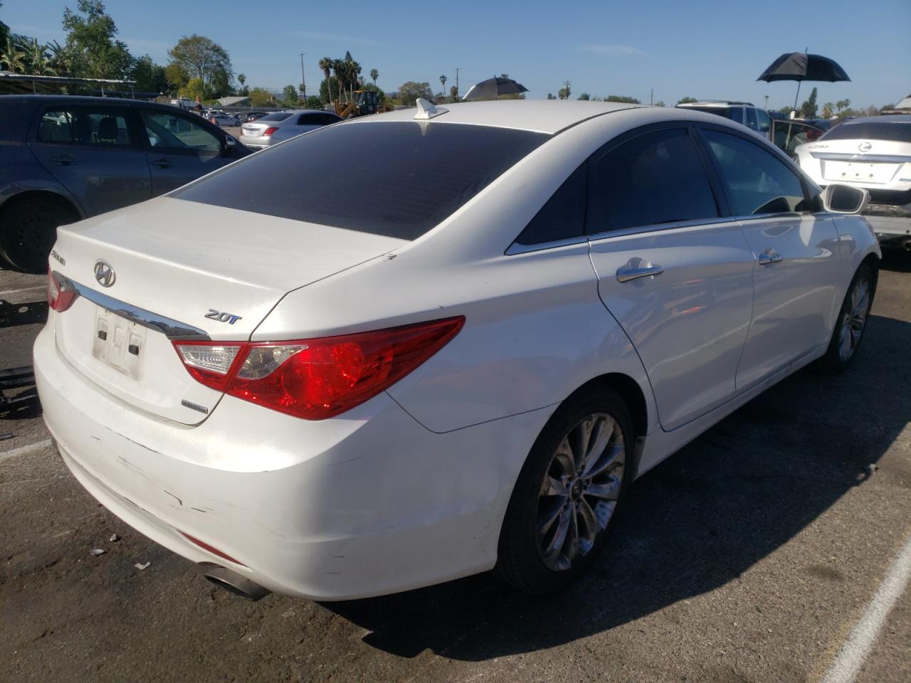 Photo 4 from auction – 2011 HYUNDAI SONATA SE with VIN 5NPEC4AB9BH246894