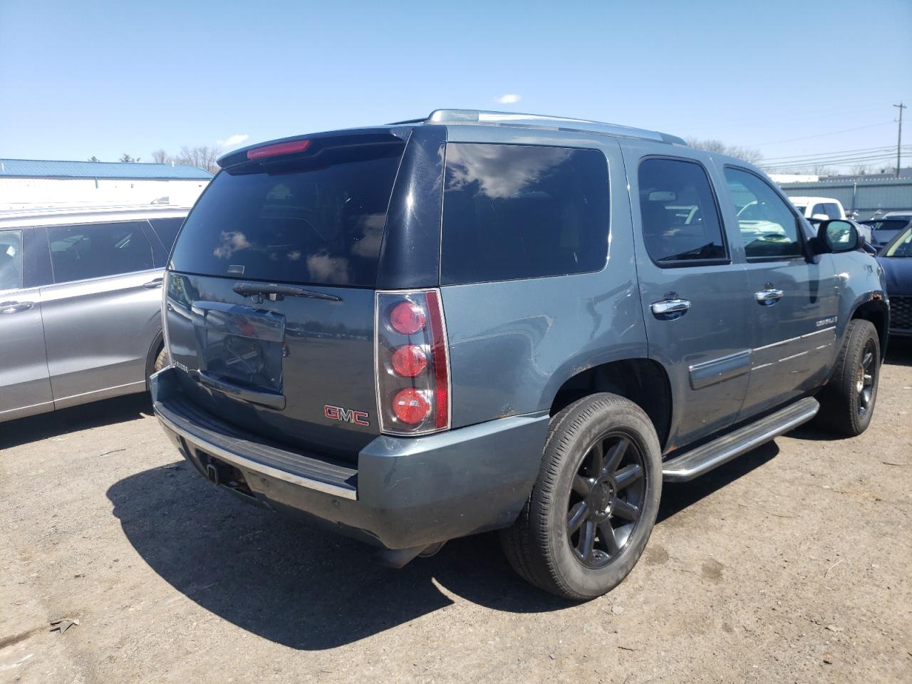 Photo 4 from auction – 2007 GMC YUKON DENA with VIN 1GKFK63877J183799