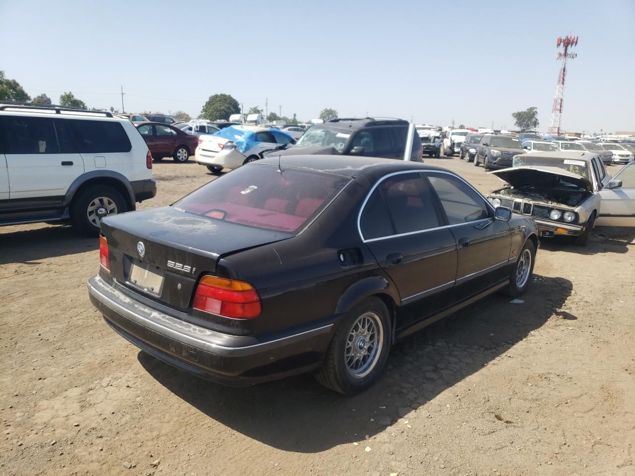 Photo 4 from auction – 1998 BMW 528 I AUTO with VIN WBADD6320WBW33646